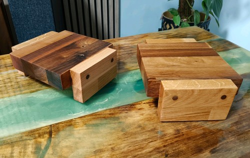 Walnut and oak speaker - walnut,