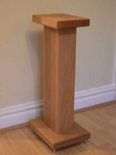 Solid oak wood speaker - solid, stands