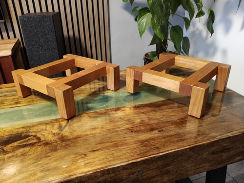 Solid cherry speaker - cherry, stands